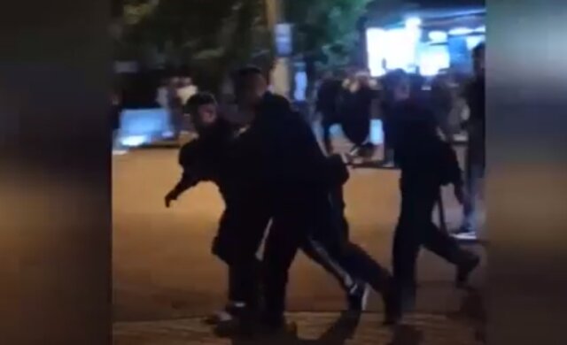 Бійка зав'язалася на День Одеси, молоді люди вигукували гімн і не тільки: відео затримання