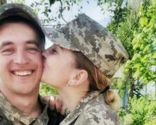"Весілля під градами": українські захисники одружилися прямо на передовій, зворушливі фото