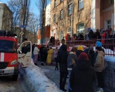 У Києві полум'ям охопило гуртожиток: півсотні людей опинилися в небезпеці, подробиці НП