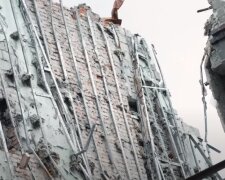 "Боляче дивитися": з-під завалів української лікарні дістали тіла
