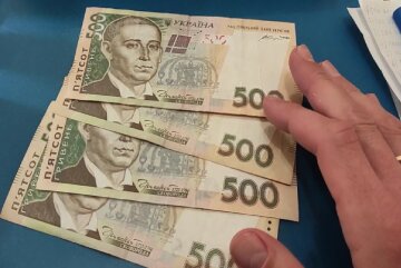 Грошова допомога для пенсіонерів у Полтавській області