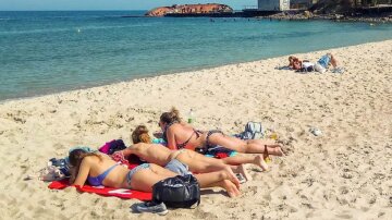 "Карантин не помеха": в Одессе открыли пляжный сезон, красноречивые фото