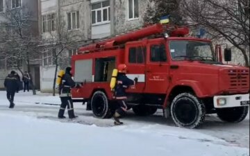 Взрыв прогремел в многоэтажке: съехались спасатели и врачи, кадры ЧП в Ивано-Франковске