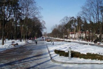 Вандали знищили красу популярного місця відпочинку киян: фото наслідків