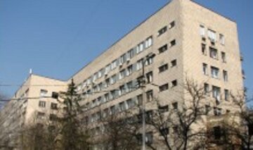 ЧП в киевской больнице: с 6-го этажа выпрыгнула женщина, кадры с места