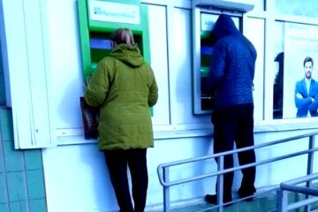 ПриватБанк внезапно заблокировал карту и доступ к Приват24, что произошло: "Снять ограничения..."