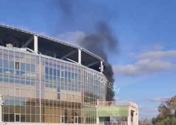 В Одессе пожар охватил стадион "Черноморец"  перед матчем сборной Украины: видео ЧП
