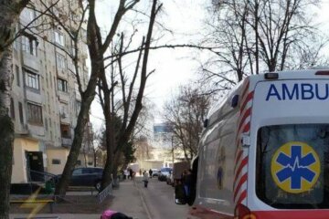 "Травми несумісні з життям": у Харкові чоловік випав з 12-го поверху, фото трагедії