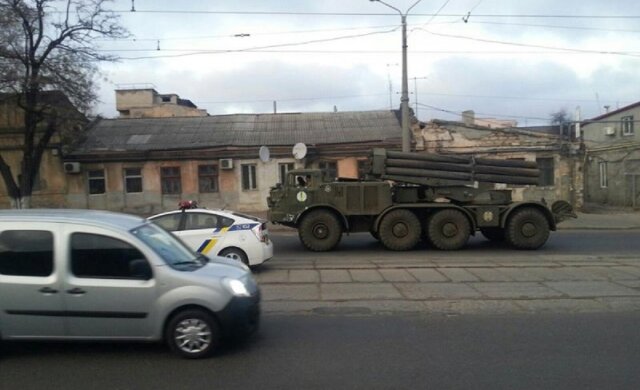 Військова техніка на вулицях Одеси: у мерії звернулися до жителів