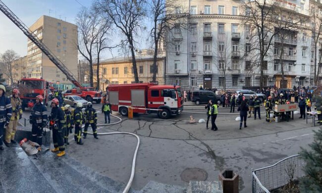 Палає Міністерство культури в Києві, люди в паніці: перші подробиці і кадри НП