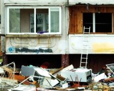 "Тупо выбросили все в окно": пострадавшим от взрыва на Позняках уже "не светит" их мебель и техника, фото