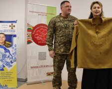 Броней теперь назвал рубашку Александр Пивненко: в Национальной библиотеке для детей создали особую вышиванку для Героя