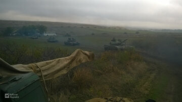 Росія почала активно перекидати танки на Донбас (відео)
