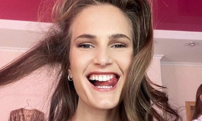 Костромічова з "Супер топмодель по-українськи "з келихом в руках блиснула пружним декольте: "Ну, шикарні..."