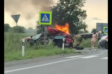 Известный украинец с детьми разбился в ДТП, одна машина всмятку, другая сгорела: подробности и кадры