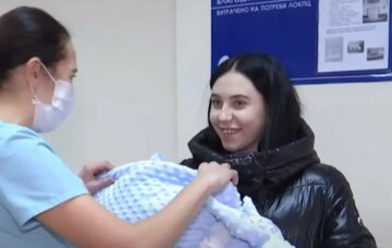 "Почула постріл через телефон": українка втратила коханого на Донбасі, але виносила під серцем його сина