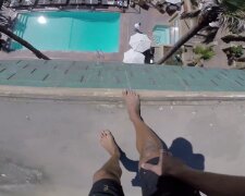 прыжок в бассейн