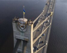 В Киеве перекрыли Северный мост, проехать невозможно: все детали
