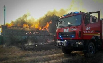 В Харьковской области чрезвычайная ситуация: пожарные третий день борются с огнем, детали