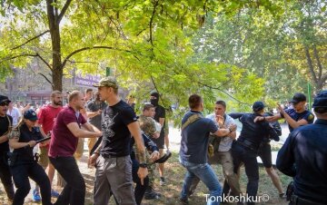 «Азов» подрался в Одессе с полицейскими (фото)