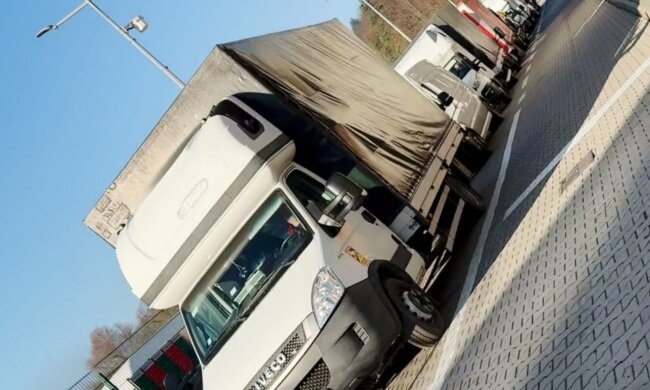 Майже 800 контрабандних рейсів за пів року через пункт «Смільниця»: журналіст опублікував розслідування