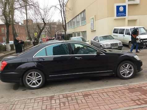 Как Янукович ехал на допрос: охрана и элитное авто (фото)