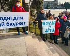 Батьки дошкільнят збунтувалися на Дніпрпетровщині: ціни стають непомірними