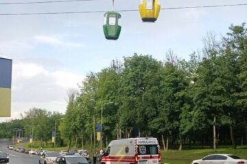 Мама з дитиною стали заручниками атракціону в Харкові: деталі НП