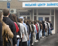 Урезание зарплат и увольнения: пострадает каждый третий украинец, раскрыты важные детали