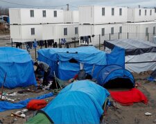 Во Франции начали частичный демонтаж палаток мигрантов в “Джунглях” Кале (фото)