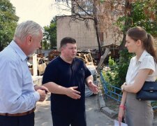 Посол ОБСЄ вдруге відвідав місце російського удару по житловому будинку на Подолі