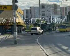 У Києві автохам розсікав по тротуару: "Замість вибачень – мати", кадри ганьби