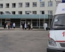 "Прямо возле больницы": больная украинка не дождалась свободного места, подробности трагедии