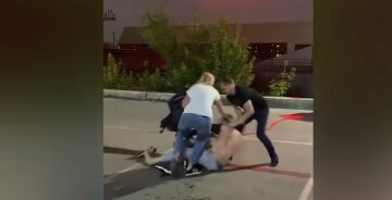 Российский боксер и чемпионка мира устроили драку на улице, видео: не обошлось без жертв