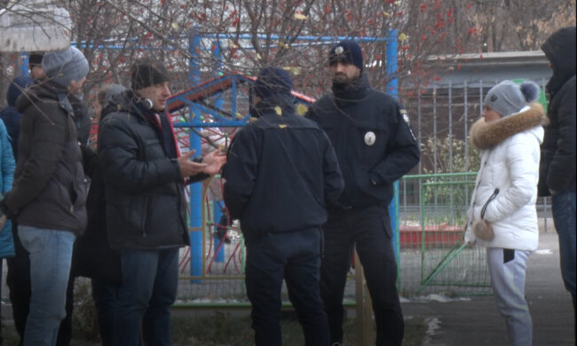 "Придивляється до дітей": у Дніпрі забили тривогу через невідомого чоловіка, фото