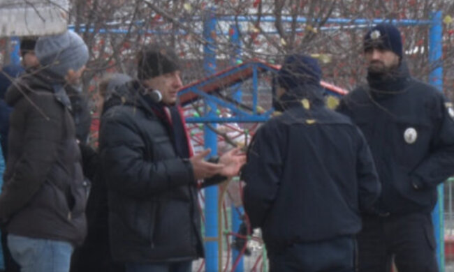 Неизвестные устроили охоту на детей в Днепре, родители напуганы: "взял дочку за руку и ..."