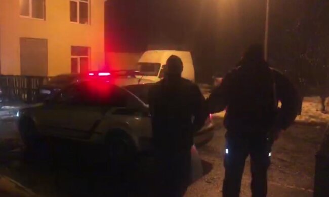 Розбійний напад на АЗС поставив на вуха поліцію Одещини, відео: "Зв'язали скотчем і..."