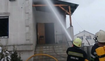"Вывели на лютый мороз": стариков из горящего дома в Харькове приютили дома очевидцы трагедии