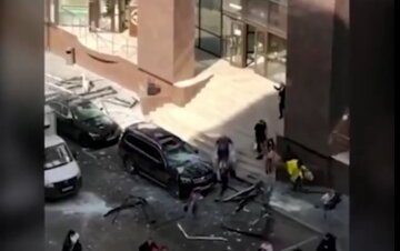 Мощный взрыв прогремел в центре столицы, на улице месиво из стекла и обломков: первые фото