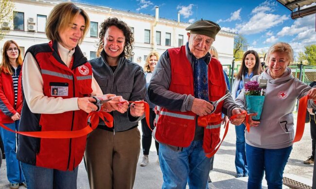 на Подоле открыли обновленный офис Общества Красного Креста