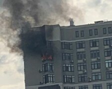 Потужна пожежа спалахнула в київській багатоповерхівці біля посольства: перші кадри НП