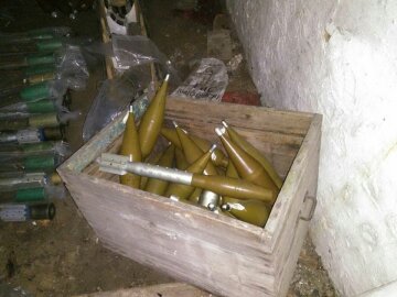 СБУ знайшла схрон з російською зброєю – фото