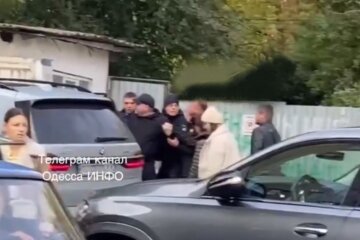 "Надели наручники и забрали": в Одессе работники ТЦК избили мужчину на глазах его маленького ребенка, видео