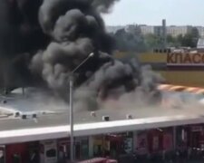 Потужна пожежа охопила харківський ринок, перші кадри з місця НП: злетілися рятувальники