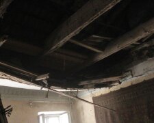 Стеля обвалилася в житловому будинку в центрі Одеси: кадри НП