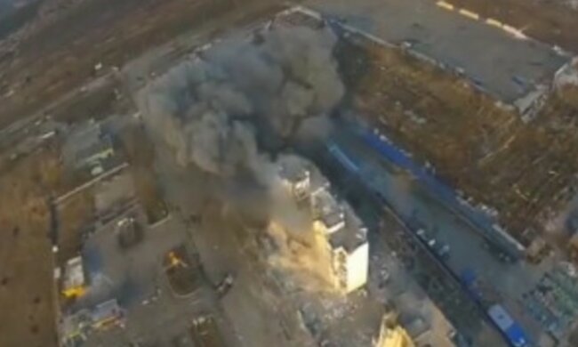 Окупанти скинули 50 авіабомб за ніч: захисники Маріуполя заявили про критичну ситуацію