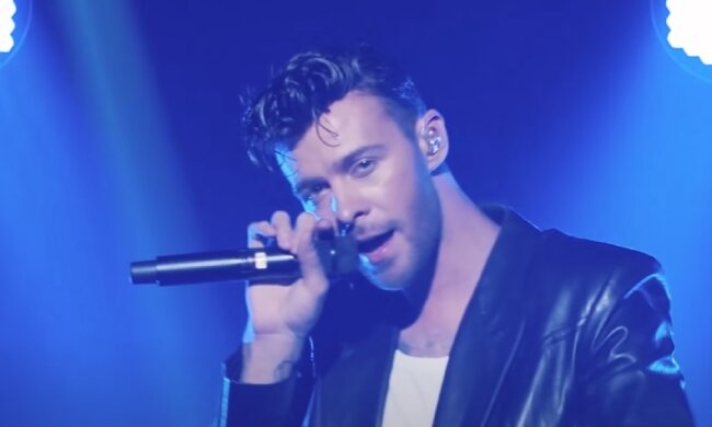 Макс Барских в неестественной позе смутил поклонниц новой внешностью: "Это просто ужас"