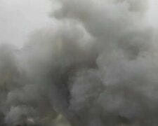 Спасатели пять часов тушили пожар на Харьковщине, известно о жертвах: кадры с места