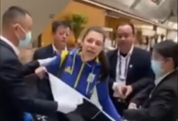 "Хотят заставить нас молчать": на соревнованиях в Китае украинские спортсменки столкнулись с агрессией, видео