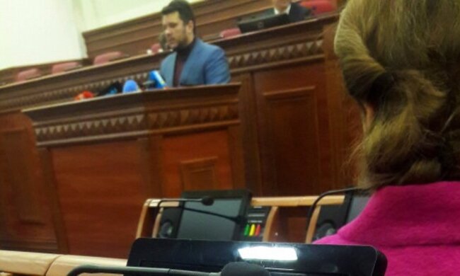 Депутат Киевсовета Роман Ярошенко имеет незадекларированный земельный участок, оффшоры и миллионы наличными